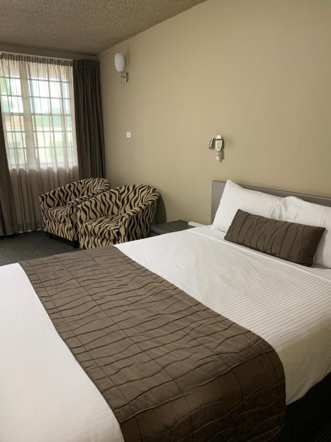 In Town Motor Inn Тарі Екстер'єр фото