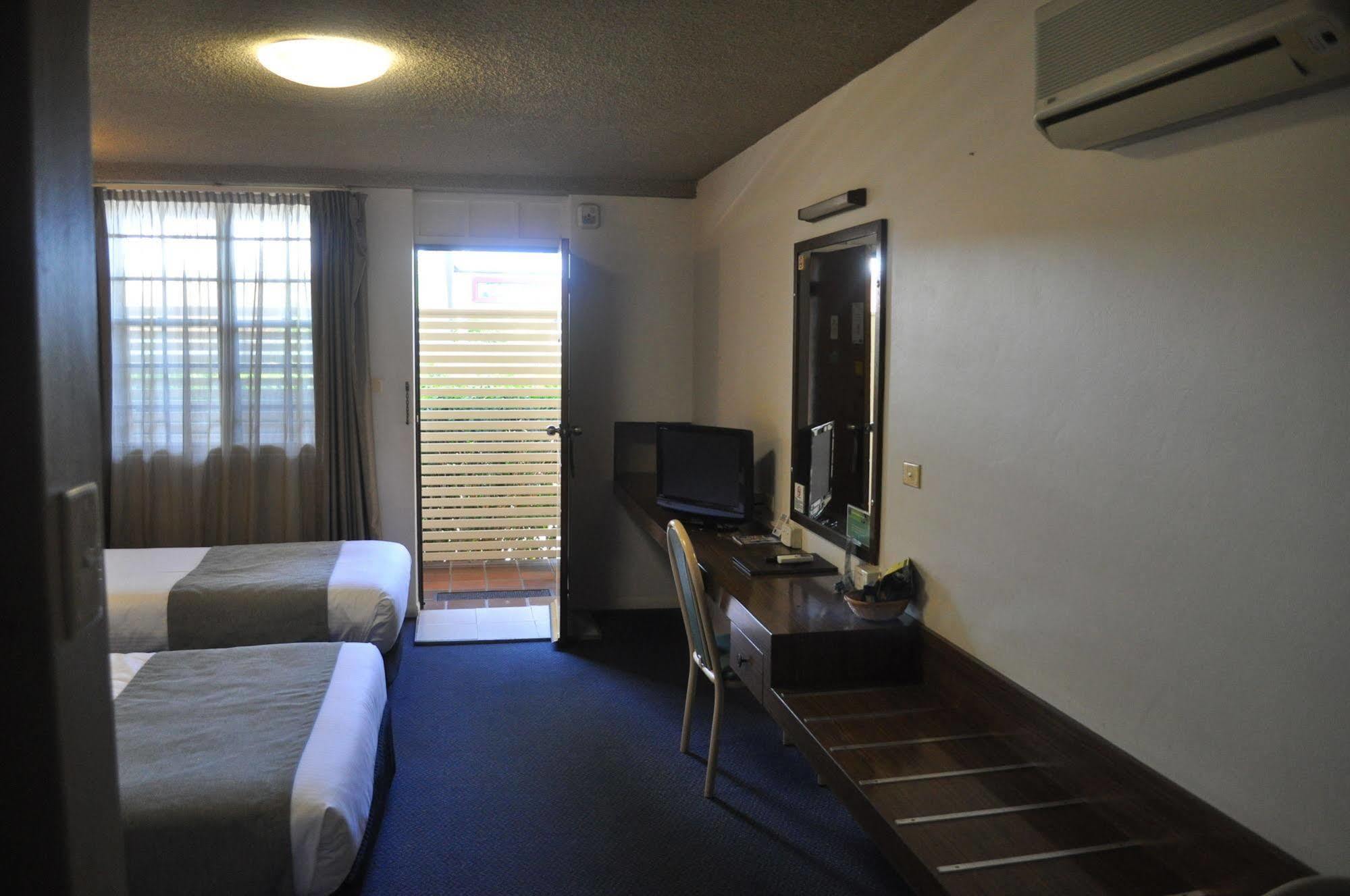 In Town Motor Inn Тарі Екстер'єр фото