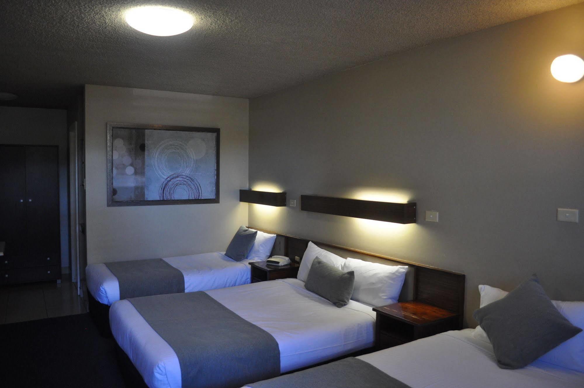 In Town Motor Inn Тарі Екстер'єр фото