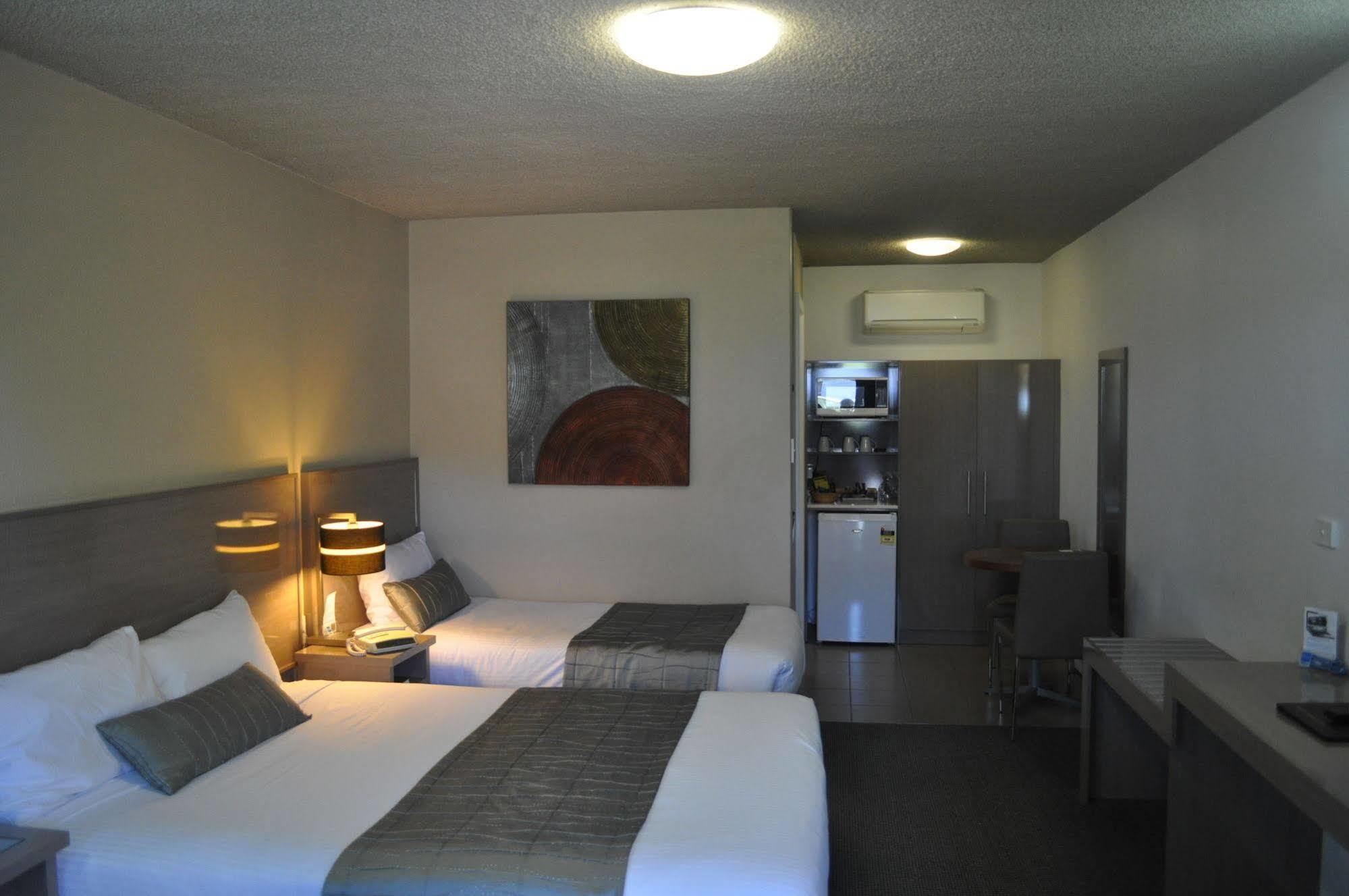 In Town Motor Inn Тарі Екстер'єр фото