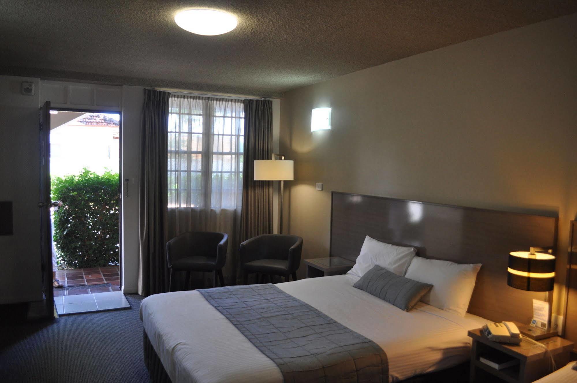 In Town Motor Inn Тарі Екстер'єр фото