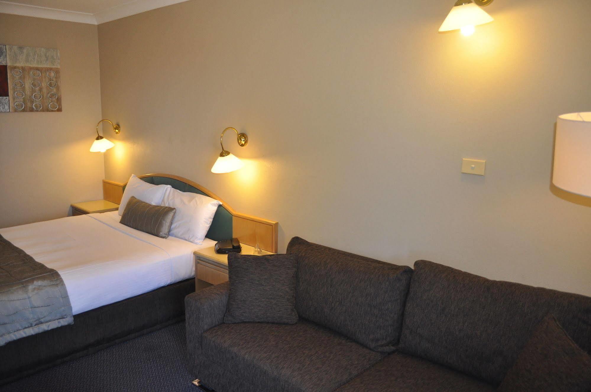 In Town Motor Inn Тарі Екстер'єр фото