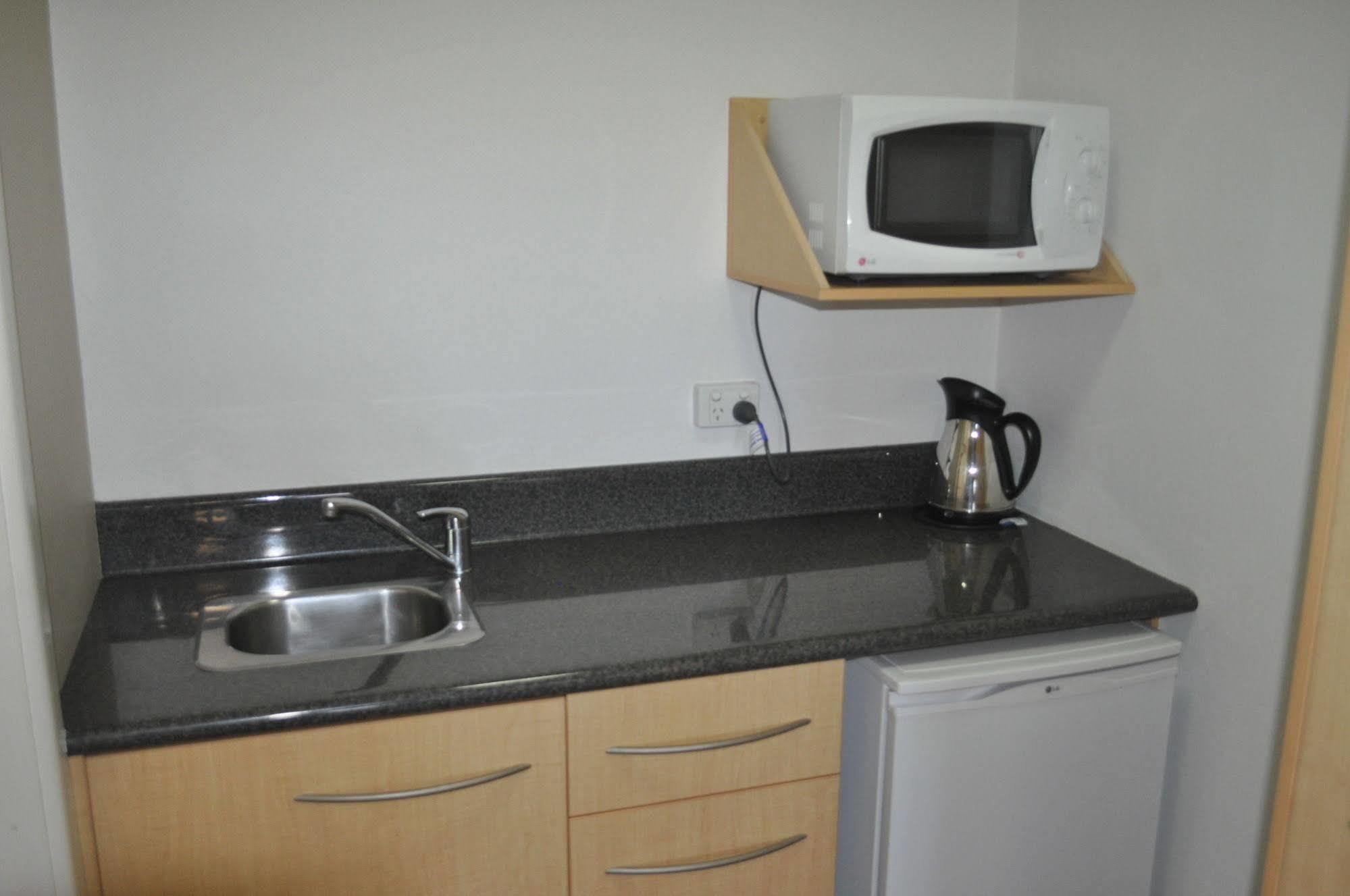 In Town Motor Inn Тарі Екстер'єр фото