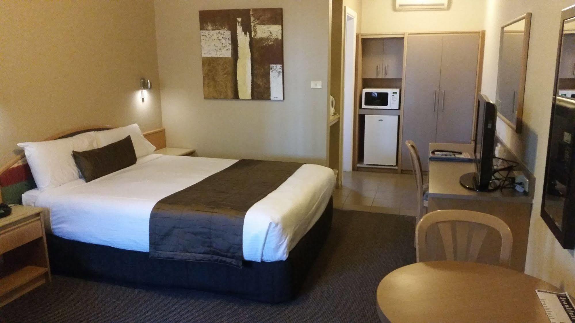 In Town Motor Inn Тарі Екстер'єр фото